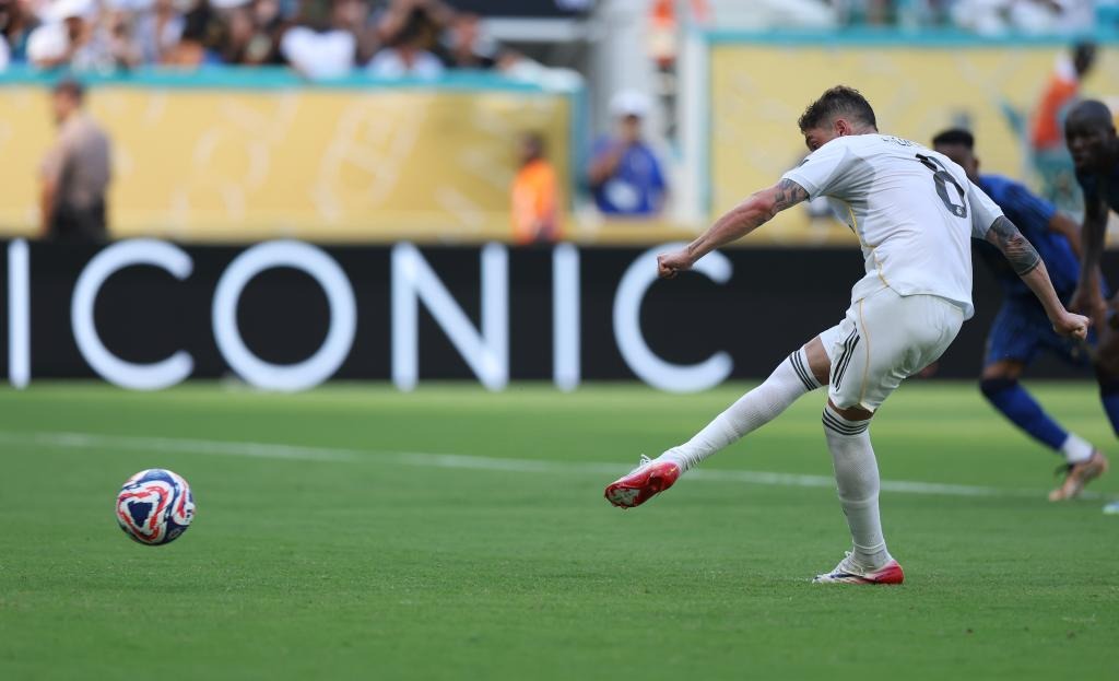 米体：劳塔罗近6个月奔波10.4万公里参加比赛，能绕地球三圈